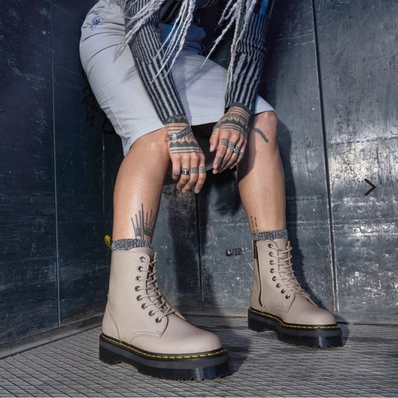 Dr. Martens *NWOB* Jadon III Boot Pisa Leather Platforms, Unisex, Taupe - Picture 2 of 11